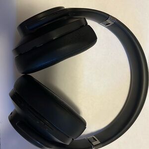 I’m selling doqaus headphones that I don’t use anymore